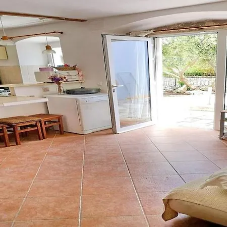 Olive's Apartment-two Bedroom With Terrace Apartment *